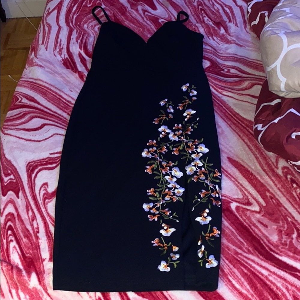 BLACK FLORAL SLIT BODYCON DRESS